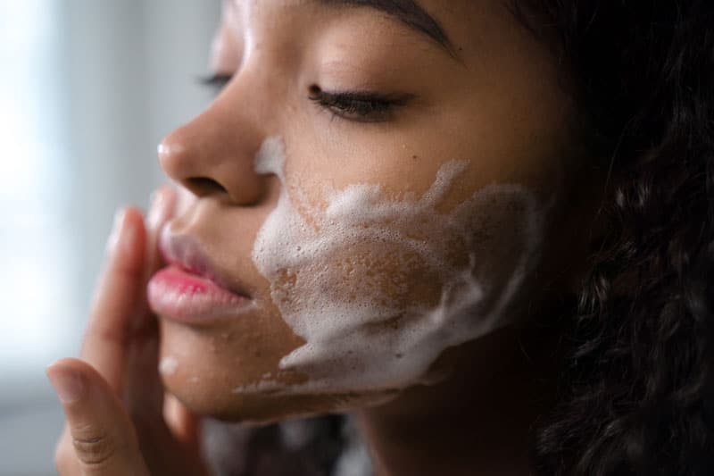 Curcuma bienfaits peau : ce que cet actif change pour le visage